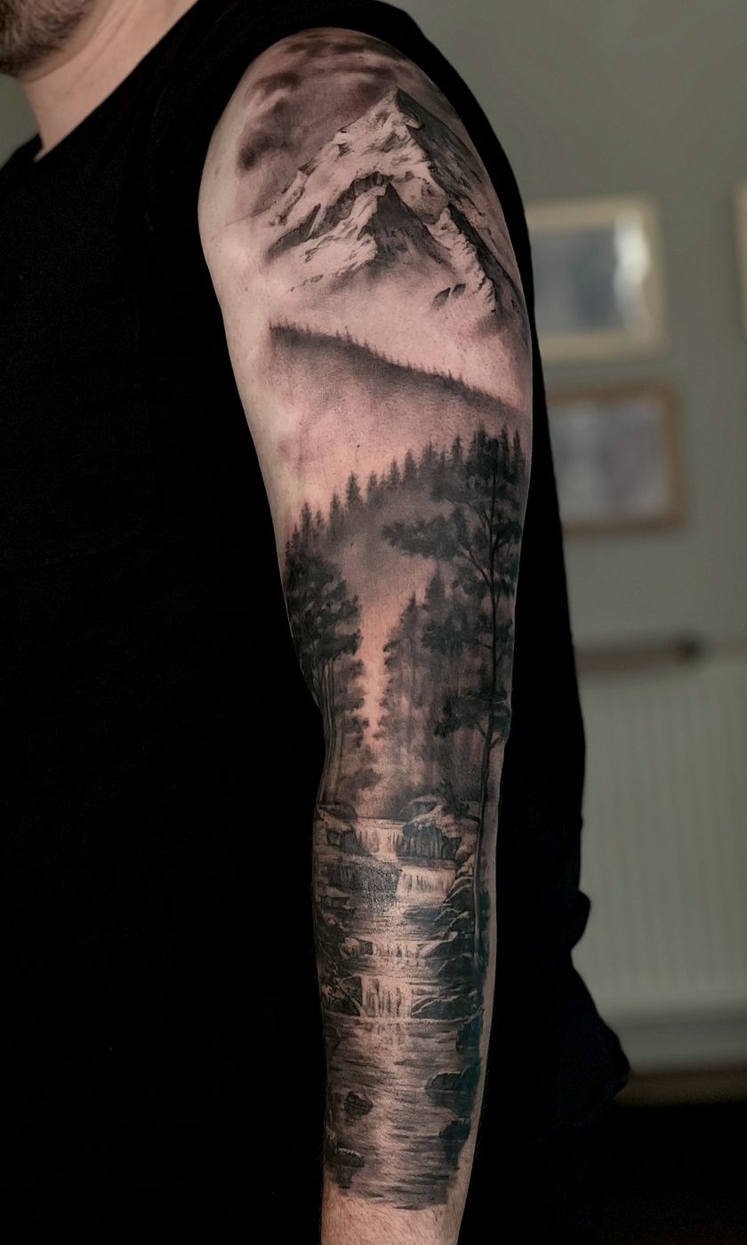 Landschafts-Sleeve mit Berg und Wasserfall